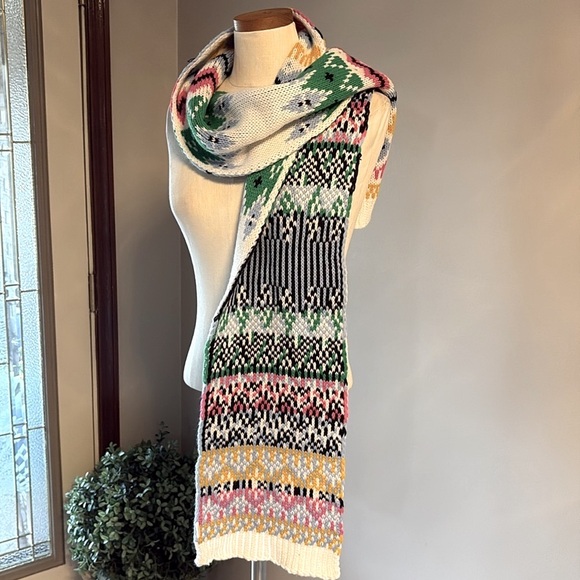 Very Colorful women’s Knit Scarf with Geometric Patterns!!!! - Picture 10 of 10